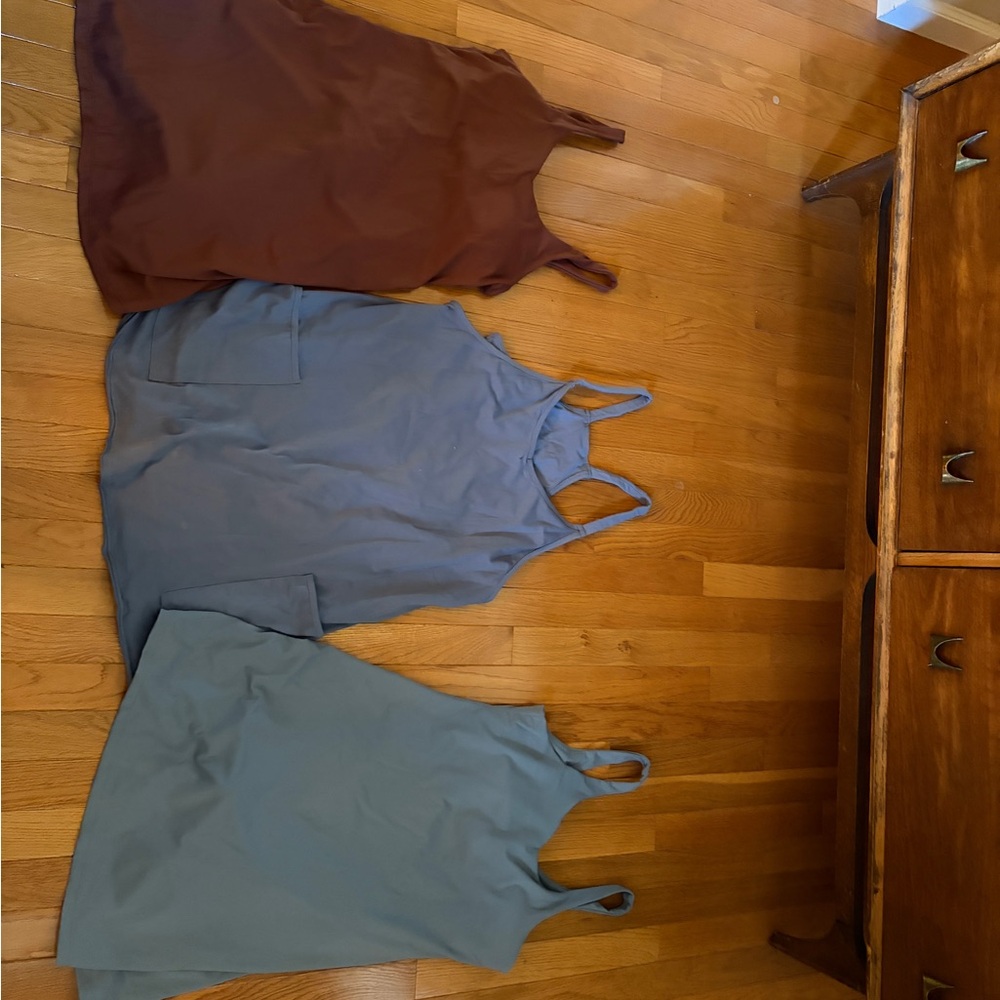 Set of Three Sleeveless Sports Dresses